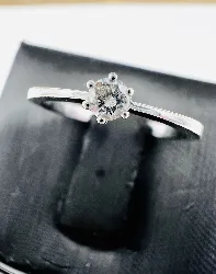 bague or blanc diamant solitaire env 0,10ct or 750 millième (18 ct) 1,78g