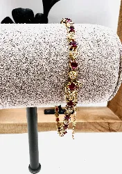 bracelet ligne rubis alternés des motifs coeur chacun serti de 3 dimants or 750 millième (18 ct) 10,96g