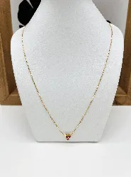collier or maille forçat avec 1 pendentif de 3 rubis synthétiques or 750 millième (18 ct) 2,43g