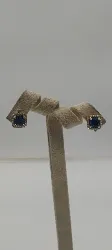 23025340 boucles d'oreilles plaqué or ornée d'1 oxyde carré bleu entouré des oxydes