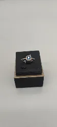 2952640 bague plaqué or centrée d'1 oxyde carré bleu entouré des oxydes blancs t58