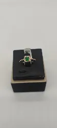 2952650 bague en plaqué or centrée d'1 oxyde vert entouré des oxydes blancs t56