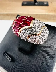 bague bombée ornée de diamants brillantés et rubis taille baguette or 750 millième (18 ct) 8,06g