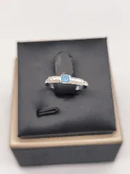 bague centrée d'une pierre argent 925 millième (22 ct) 0,92g