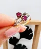 bague en 2 ors ornée de 2 rubis épaulés de petits diamants taille ancienne or 750 millième (18 ct) 2,18g