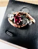 bague or rose centrée d'une pierre rouge or 750 millième (18 ct) 1,94g