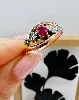 bague or rose centrée d'une pierre rouge or 750 millième (18 ct) 1,94g