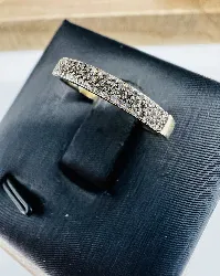 bague ornée d'une pavage de diamants micro sertis or 375 millième (9 ct) 1,41g