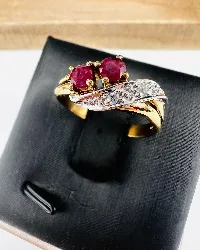 bague vermeil ornée de 2 rubis synthétiques et oxydes argent 925 millième (22 ct) 2,25g