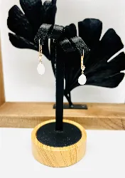 boucles d'oreilles chacune ornée d'une perle de culture forme goutte pendante or 375 millième (9 ct) 2,19g