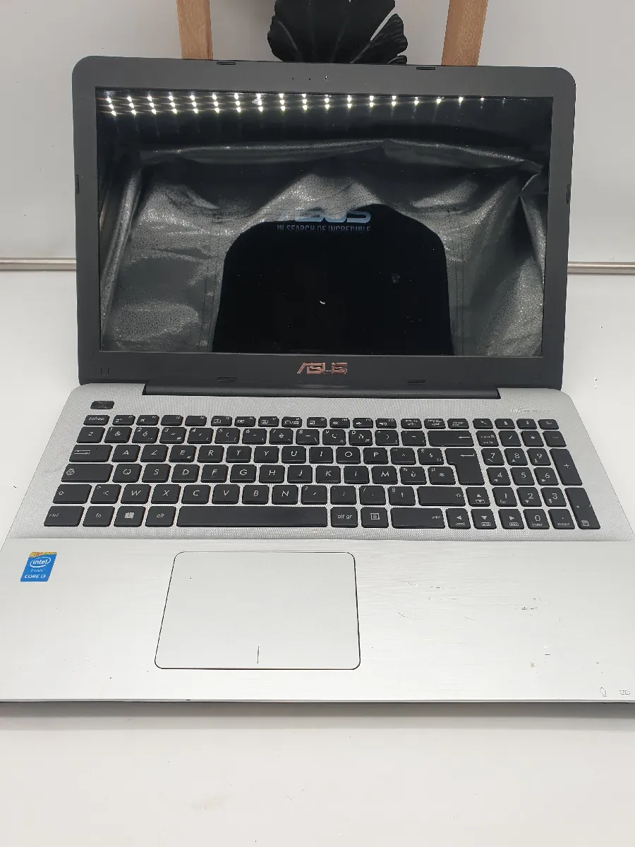 PC Portable ASUS R556LJ + SSD 120Go, I7, Windows 11 - Bon état, Manque Cache Charnière