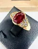 bague or rubis ovale épaulé de 6 diamants environ 0,24ct au total or 750 millième (18 ct) 4,79g