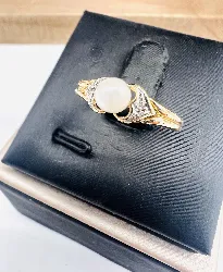 bague 2 ors perle de culture épaulée de 2 petits diamants or 750 millième (18 ct) 1,51g