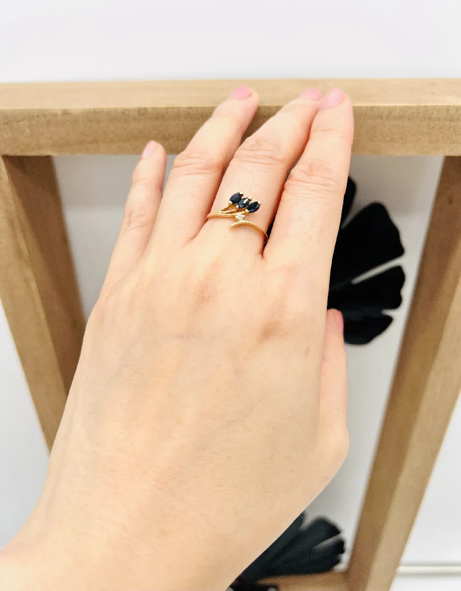 Bague En Or 18 Carats (750‰) Avec 3 Saphirs Et 1 Diamant - Poids 1.44g, Poinçon Tête D'Aigle, Occasion