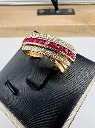 bague or ligne de rubis et 10 diamants or 750 millième (18 ct) 6,57g