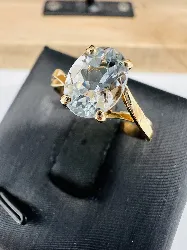 bague ornée d'une aigue-marine ovale facettée or 750 millième (18 ct) 2,09g