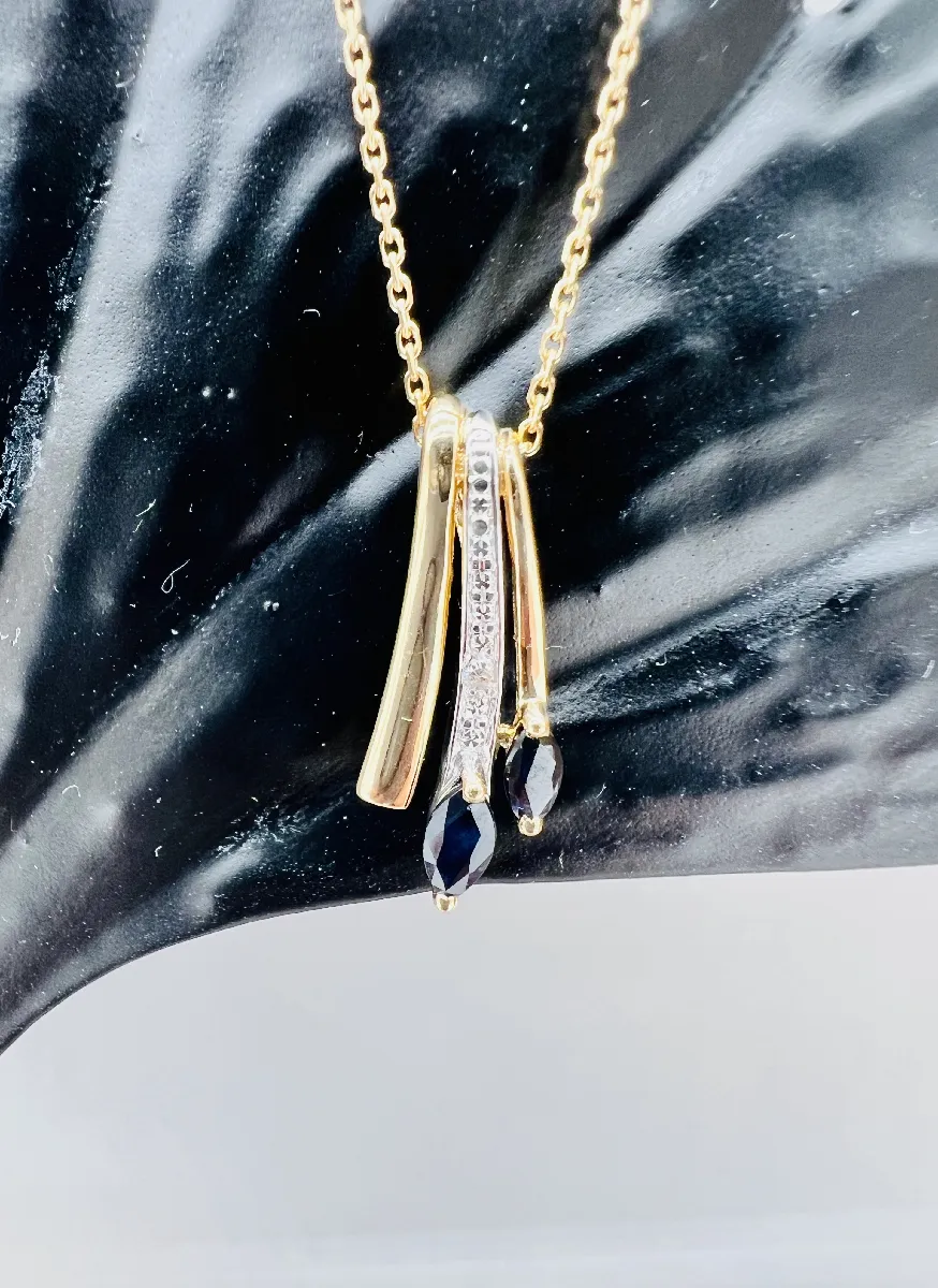 Collier En Or 750 Millième Avec Pendentif Navette, 2 Saphirs Et 1 Petit Diamant - Occasion