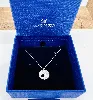 collier swarovski forme ronde avec une empreinte vidé forme diamant