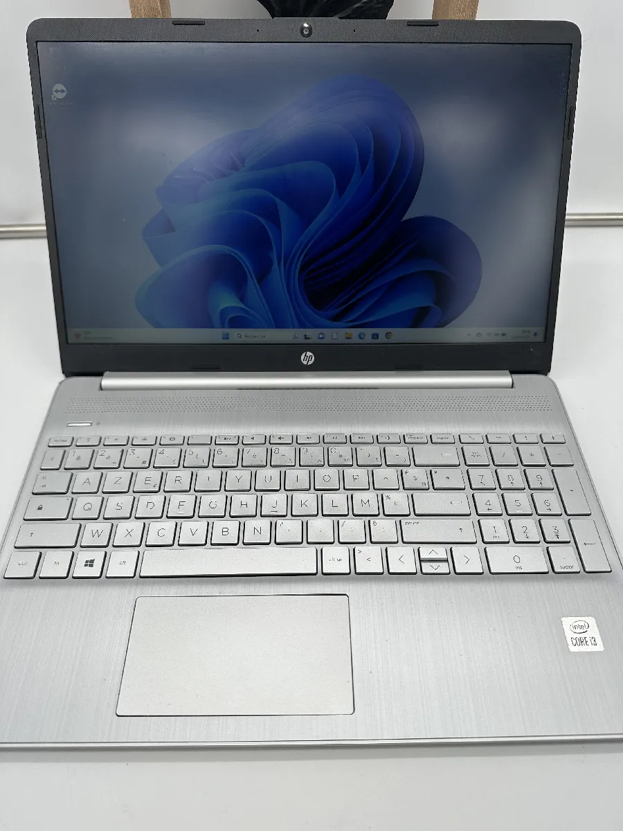 HP Laptop 15s-fq1xxx Windows 10 Home Core i3-1005G1 1.2GHz 8GB