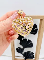 pendentif coeur motifs vidés orné des oxydes roses or 750 millième (18 ct) 7,05g