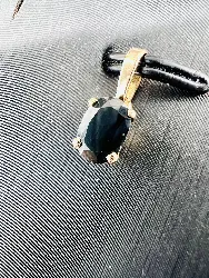 pendentif or orné d'un saphir foncé ovale or 750 millième (18 ct) 0,61g