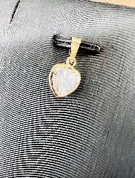 pendentif or serti d'un oxyde forme coeur  or 750 millième (18 ct) 0,64g