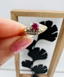 bague 2 ors centrée d'un rubis et 2 petits diamants or 750 millième (18 ct) 1,55g