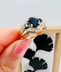 bague 2 ors sertie de 3 saphirs et 2 petits diamants or 750 millième (18 ct) 3,42g