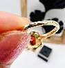 bague maguerite centrée d'une pierre rouge entourée de 8 oxydes or 750 millième (18 ct) 4,10g