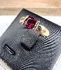 bague or centrée d'une tourmaline rose foncée forme carrée or 750 millième (18 ct) 2,07g