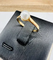 bague or ornée d'une perle de culture or 750 millième (18 ct) 1,36g