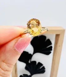 bague or solitaire ornée d'une citrine facettée or 750 millième (18 ct) 2,26g