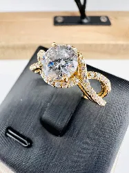 bague or solitaire oxyde entouré des lignes d'oxydes or 750 millième (18 ct) 3,86g