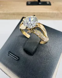 bague or solitaire oxyde épaulée d'une ligne d'oxydes or 750 millième (18 ct) 2,63g