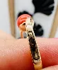 bague ornée d'une boule de corail or 750 millième (18 ct) 3,01g