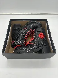 bottes noir rouge rammstein