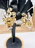 boucles d'oreilles style art déco chacune ornée d'une citrine et des diamants d'environ 0,5ct or 750 millième (18 ct) 19,54g