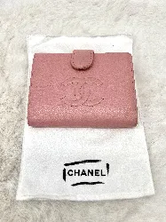 chanel portefeuille compact en cuir d'agneau grainé rose