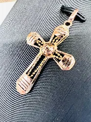 pendentif or croix motif ajouré or 750 millième (18 ct) 2,23g