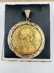 pendentif or orné d'une pièce 4 ducats or 1915 or 750 millième (18 ct) 18,78g