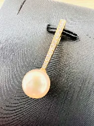 pendentif perle de culture blanche surmontée d'une ligne de diamants or 750 millième (18 ct) 1,96g