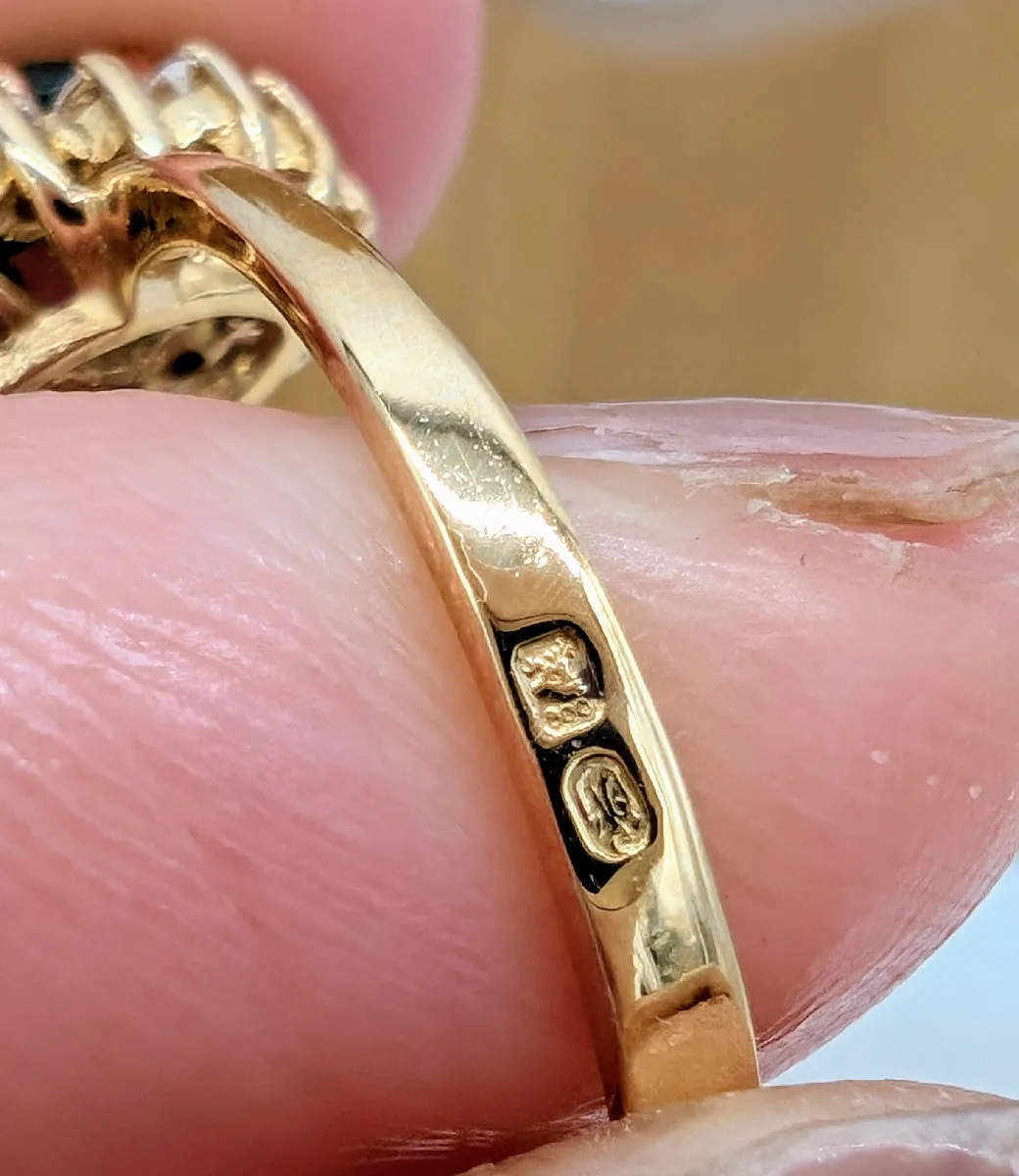 Bague émeraude Or 750 (18K) Avec Oxydes - Poids 4,18g, Poinçon Tête D'aigle, Occasion
