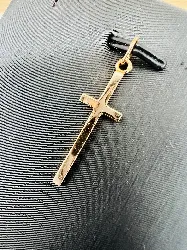 pendentif croix lisse or 750 millième (18 ct) 1,15g