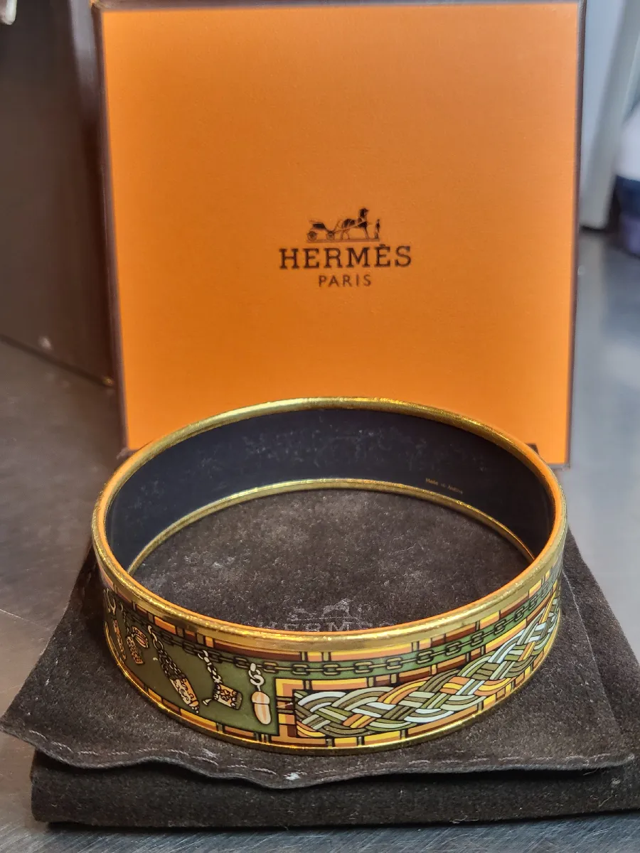 Bracelet Hermès En Émail - Couleur Rose Clair, Département Femme, Neuf Sans Boîte
