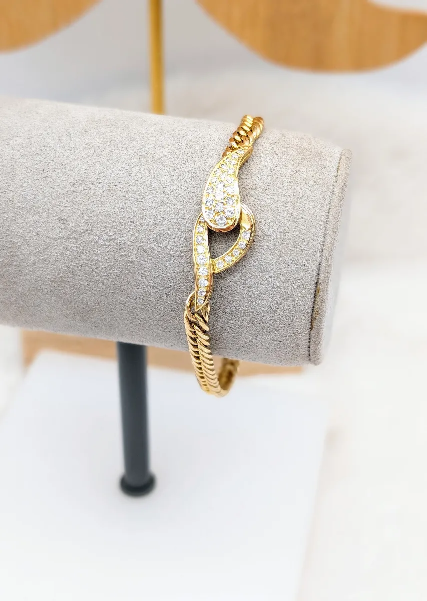 Bracelet or maille gourmette avec un motif pavé dec 34 diamants Or