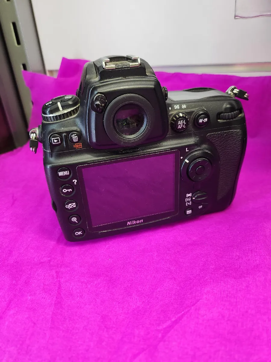 Appareil Photo Reflex Nikon D700 Noir - Boîtier Numérique D'occasion Avec Batterie Lithium-ion