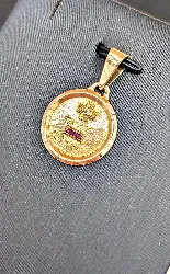 pendentif médaille augis orné d'un petit diamant et 2 rubis synthétiques or 750 millième (18 ct) 3,37g