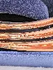 swarovski bracelet en métal doré or rose centré d'une barre pavée de cristaux