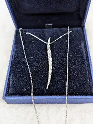 swarovski collier aline en métal rhodié pendentif pavé des cristaux