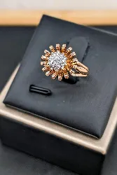 bague fleur en or & platine centrée d'un diamant d'environ 0,05ct or 750 millième (18 ct) 4,19g